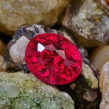 Load image into Gallery viewer, 0.95 Carat Oval Jedi Spinel from Mahenge Tanzania