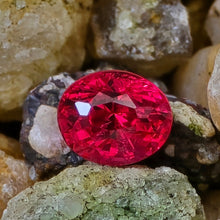 Load image into Gallery viewer, 0.95 Carat Oval Jedi Spinel from Mahenge Tanzania