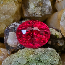 Load image into Gallery viewer, 0.95 Carat Oval Jedi Spinel from Mahenge Tanzania