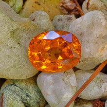 Load image into Gallery viewer, 5.05 Carat oval spessartite garnet