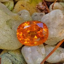 Load image into Gallery viewer, 5.05 Carat Oval Spessartite Garnet