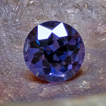 Load image into Gallery viewer, 1.00 Carat Round Purple Spinel from Vietnam
