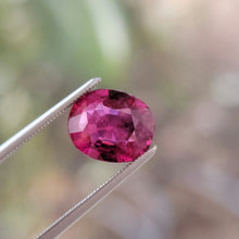 Load image into Gallery viewer, 2.11 Carat oval untreated ruby from Thailand, GIA report
