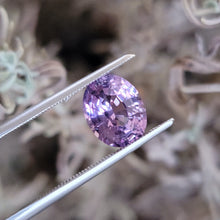 Load image into Gallery viewer, 2.05 Carat oval lavender spinel

